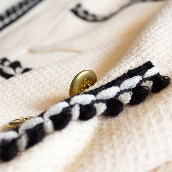 Rare Chanel Vintage Fall 1994 Ecru Black Jacket - Picture 8 of 14